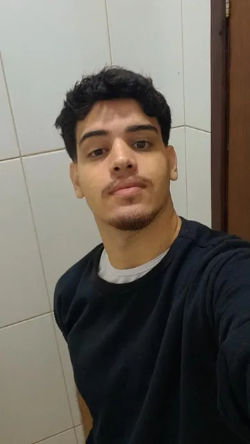 IMAGEN: cara de comprador 1 de 3 — prueba social del hero, se recorta en círculo